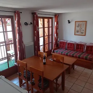 Avec Balcon Dans Résidence Calme , Cauterets France
